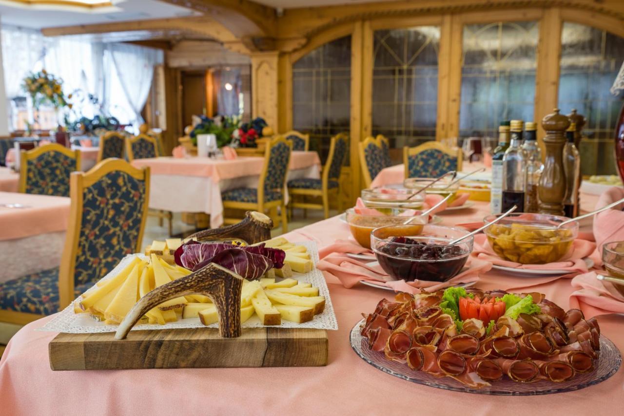 Hotel St. Raphael Madonna di Campiglio Exterior photo