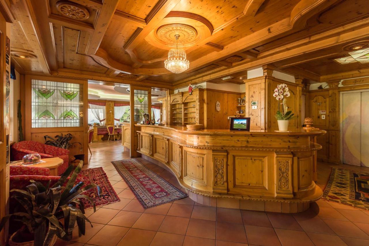 Hotel St. Raphael Madonna di Campiglio Exterior photo