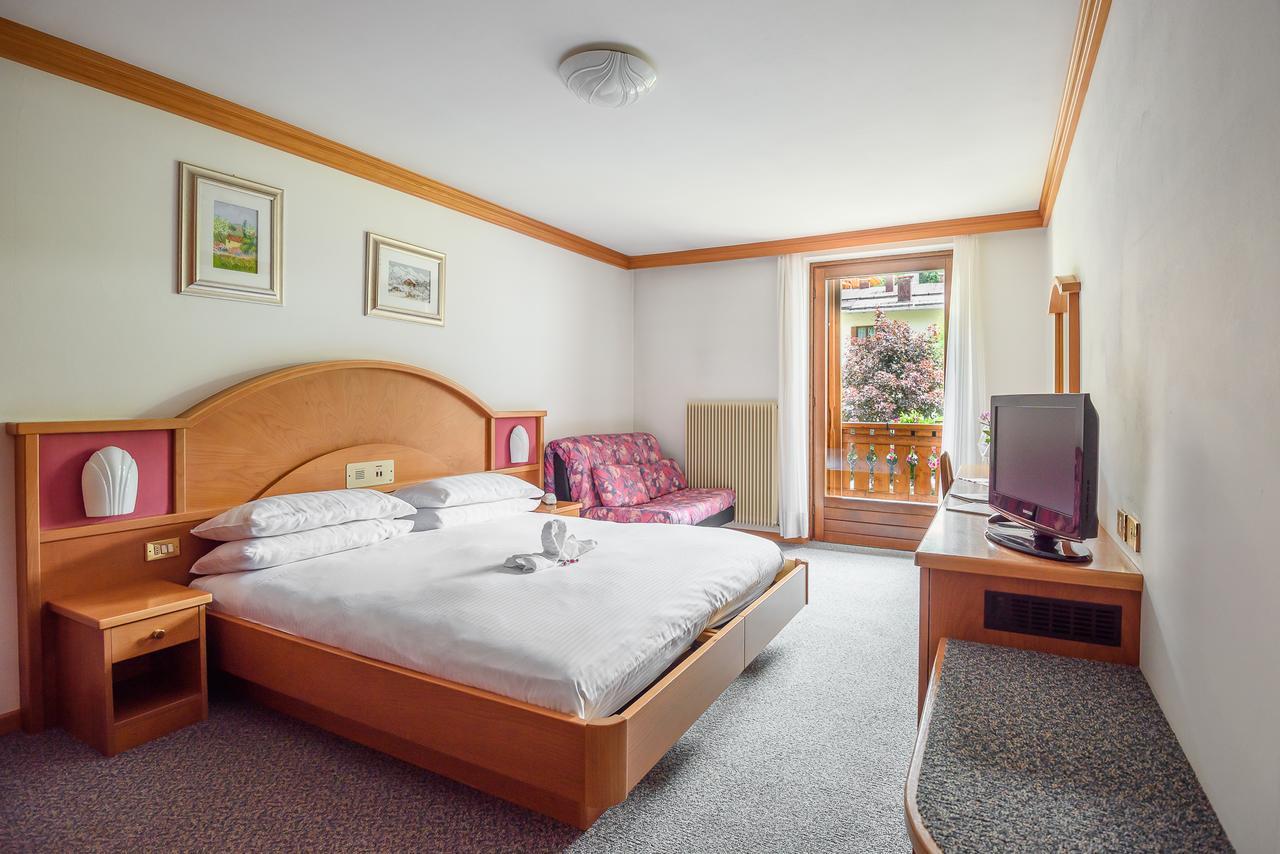 Hotel St. Raphael Madonna di Campiglio Exterior photo